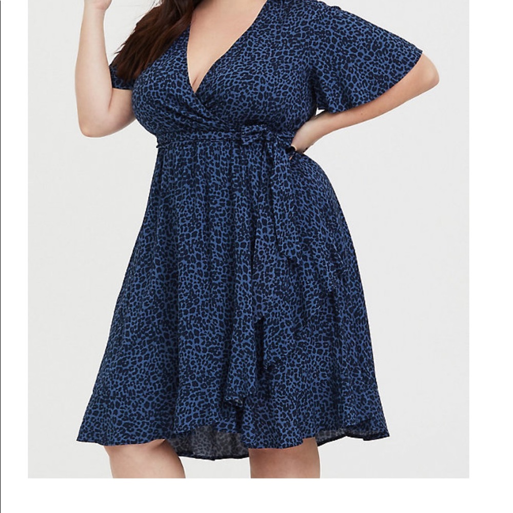 BLUE LEOPARD CHALLIS WRAP DRESS Torrid